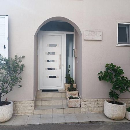 Apartments Vrime Биоград на Мору Екстериор снимка
