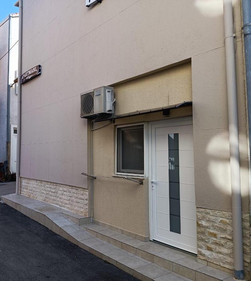 Apartments Vrime Биоград на Мору Екстериор снимка