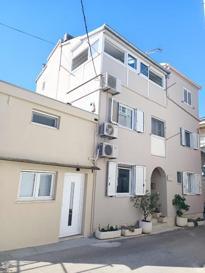 Apartments Vrime Биоград на Мору Екстериор снимка
